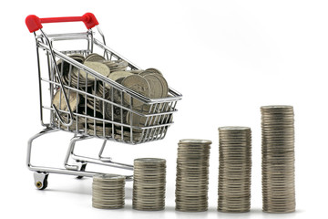 münzen in einkaufswagen