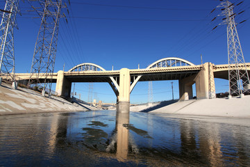 Fototapeta premium Sixth Street Viaduct from Los Angeles River