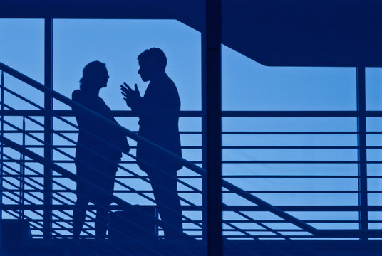 Gesch&auml;ftsleute im Treppenhaus