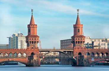 Fototapeta premium Pont Oberbaum de Berlin - Allemagne