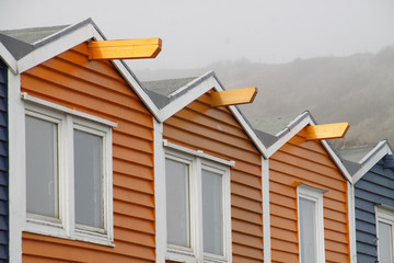 Hummerbuden auf Helgoland im Nebel