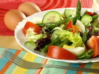 Vegetable salad with asparagus