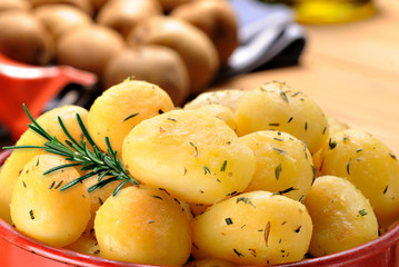 Potatoes with herbs