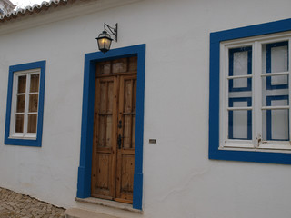Fototapeta na wymiar Typowa architektura regionu Algarve w Portugalii