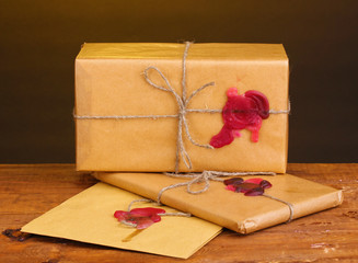 Parcels and envelope with sealing wax
