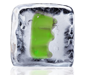 Fruchtgummi im Eisblock