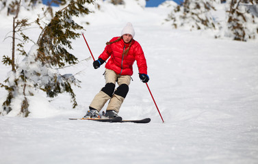 Fototapeta na wymiar Young woman skiing in mountains