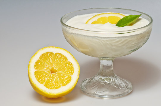 Quark mit Zitrone