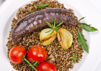 Gegrillte Blutwurst mit Sauerkraut
