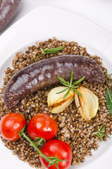 Gegrillte Blutwurst mit Sauerkraut