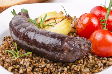 Gegrillte Blutwurst mit Sauerkraut