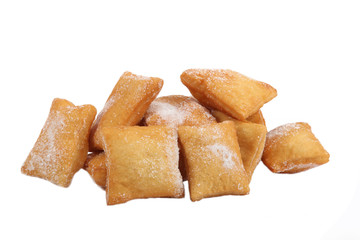 Sugar dusted confectioneries
