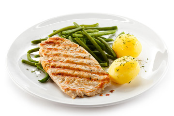 Grilled chicken fillet and vegetables