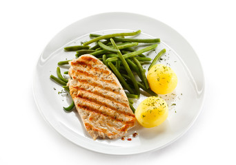 Grilled chicken fillet and vegetables