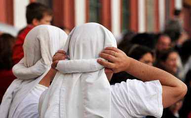 Costaleros de un paso de Semana Santa