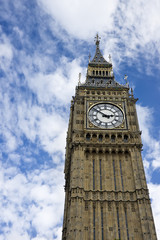 Fototapeta na wymiar Big Ben on blue sky with clouds