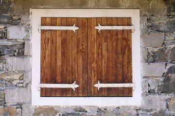 finestra chiusa ante in legno anni 50