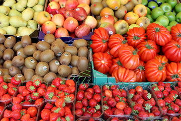 marché fruits et légumes market vegetables and fruits