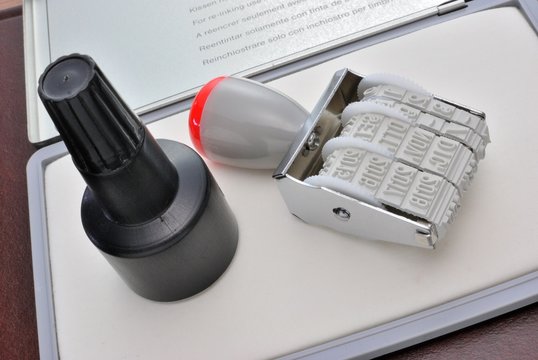 Timbro, tampone e inchiostro