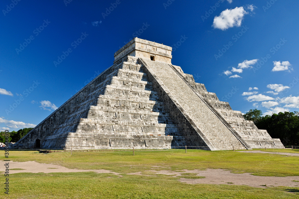 Wall mural mayan ruin - chichen itza mexico