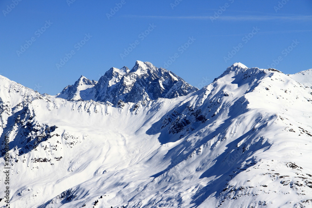 1000_F_39848087_UzjQHuUEfPeGXH9UWyIzZloDP5G0M3bh.jpg