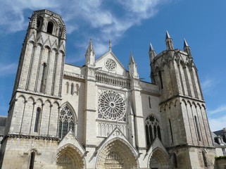 Fototapeta na wymiar Kościół St Pierre w Poitiers, Francja
