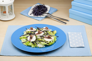 Ensalada de anchoas y queso fresco