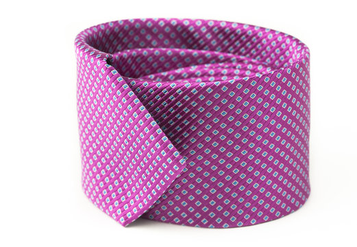 Corbata de rombos enrollada