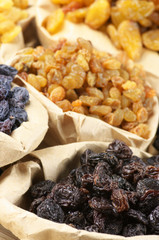 Assorted raisins