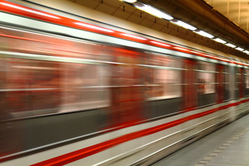 Fototapeta na wymiar Metro w Pradze