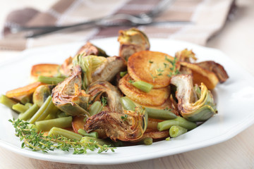 Fried artichoke and potato with green beans