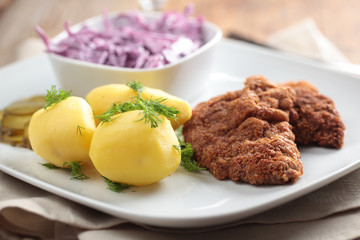Breaded schnitzel with potato