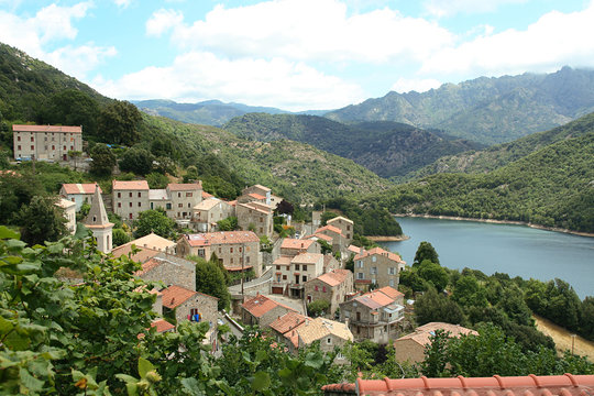 Village Corse