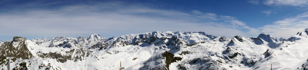 Fototapeta na wymiar Trois Vallées w Alpach