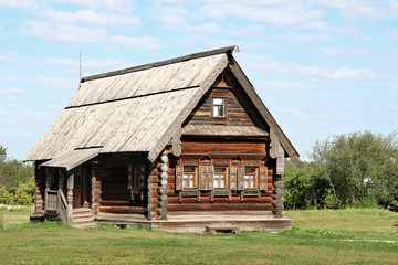 Fototapeta na wymiar Stary drewniany dom