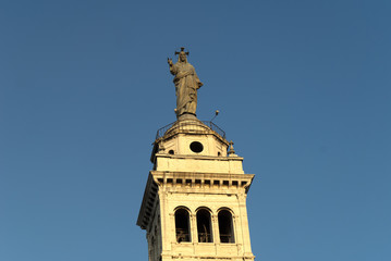 Fototapeta premium Statue on Church in Rome Italy
