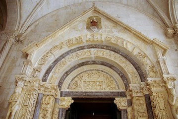 Fototapeta premium The entrance of the cathedral of Trogir in Croatia