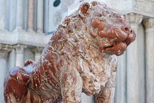 Particolare della statua della Piazzetta dei Leoncini, Venezia
