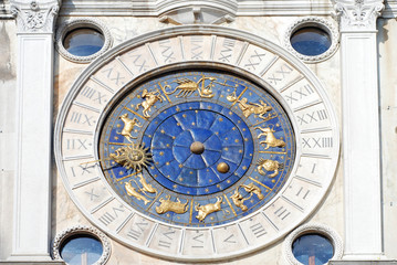 Fototapeta premium Szczegóły wieży zegarowej w Wenecji