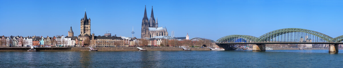 Fototapeta na wymiar Duża panorama z Kolonii w Niemczech