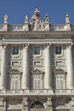 Detalle de la fachada del Palacio Real en Madrid