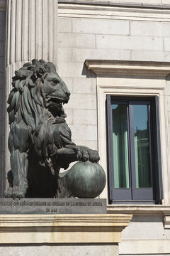 León De Las Cortes En Madrid