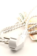 filo con spina sfuocate banconote in euro consumo elettricità
