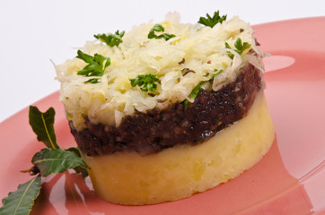 Gegrillte Blutwurst mit Sauerkraut