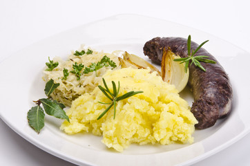 Gegrillte Blutwurst mit Sauerkraut
