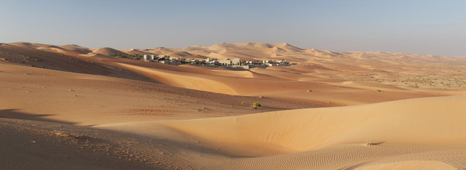 Fototapeta na wymiar Abu Zabi wydmy pustyni