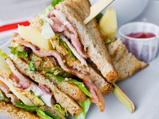 Sandwich with bacon.