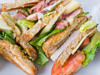 Sandwich with bacon.