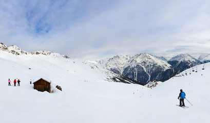 Fototapeta na wymiar Górski ośrodek narciarski Sölden Austria