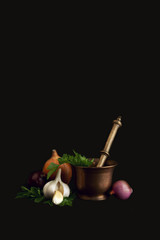 cuisine - aromates sur fond noir